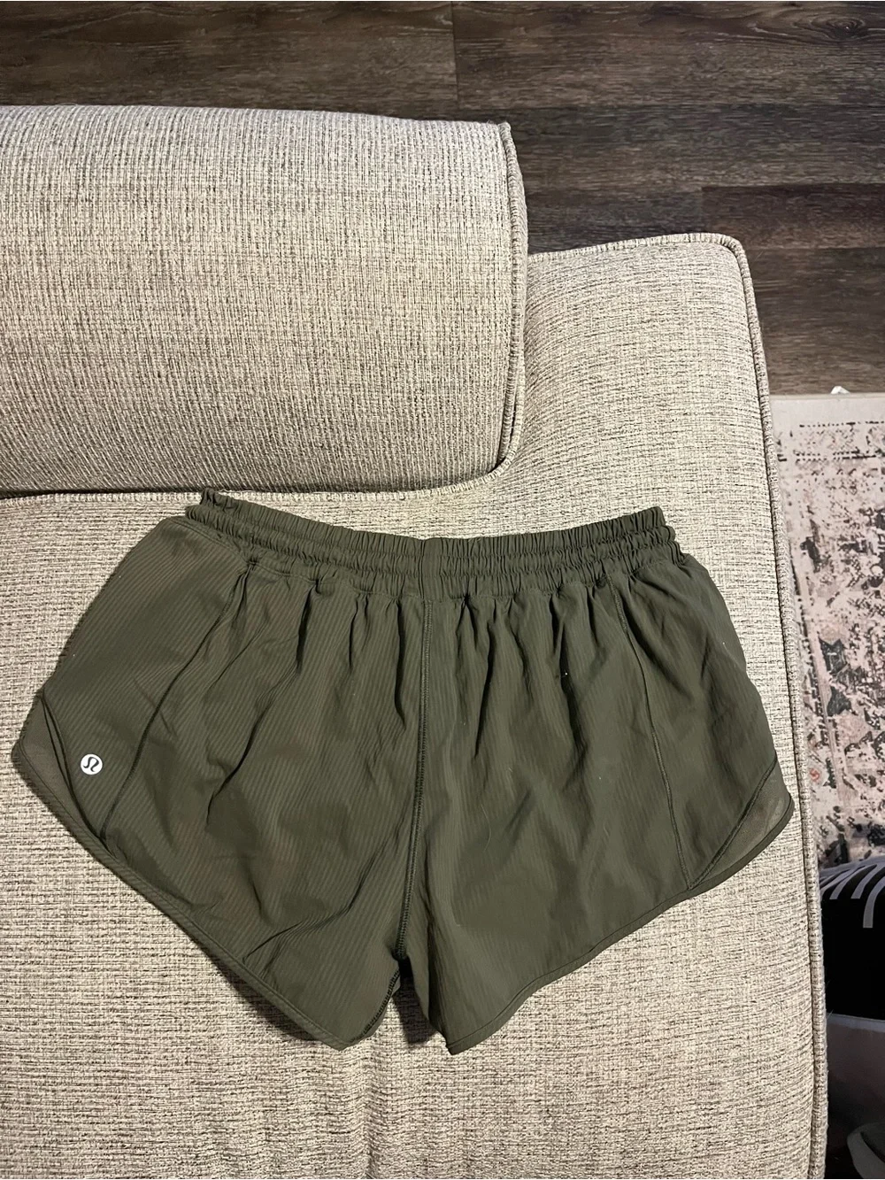 lululemon hotty hot green shorts 2.5inch